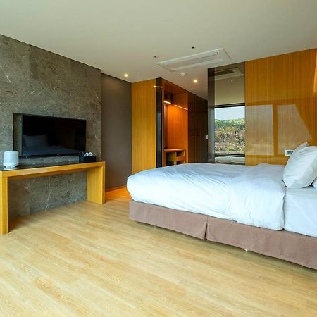 Jeongseon Intoraon Hotel Екстериор снимка