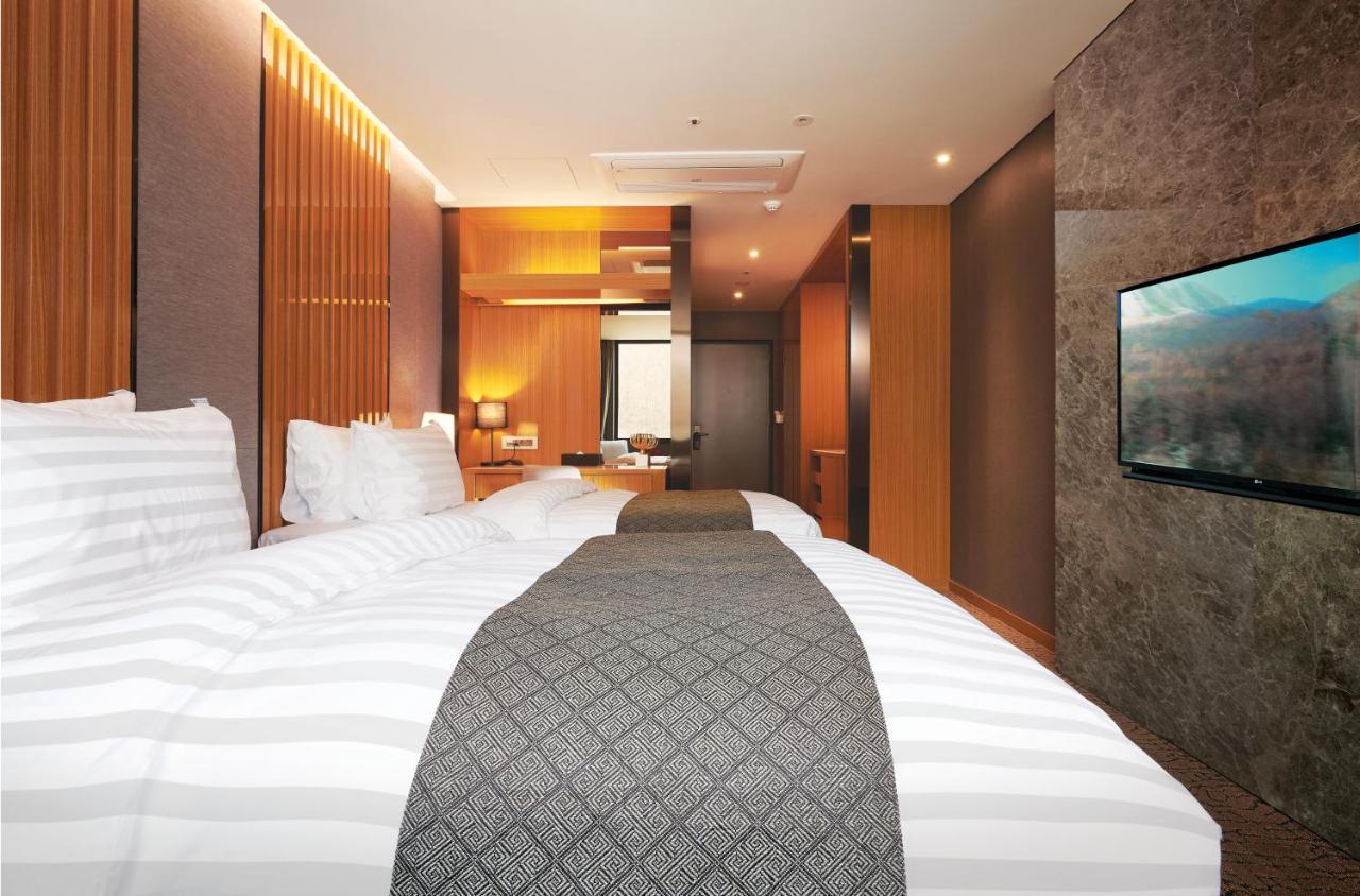 Jeongseon Intoraon Hotel Екстериор снимка